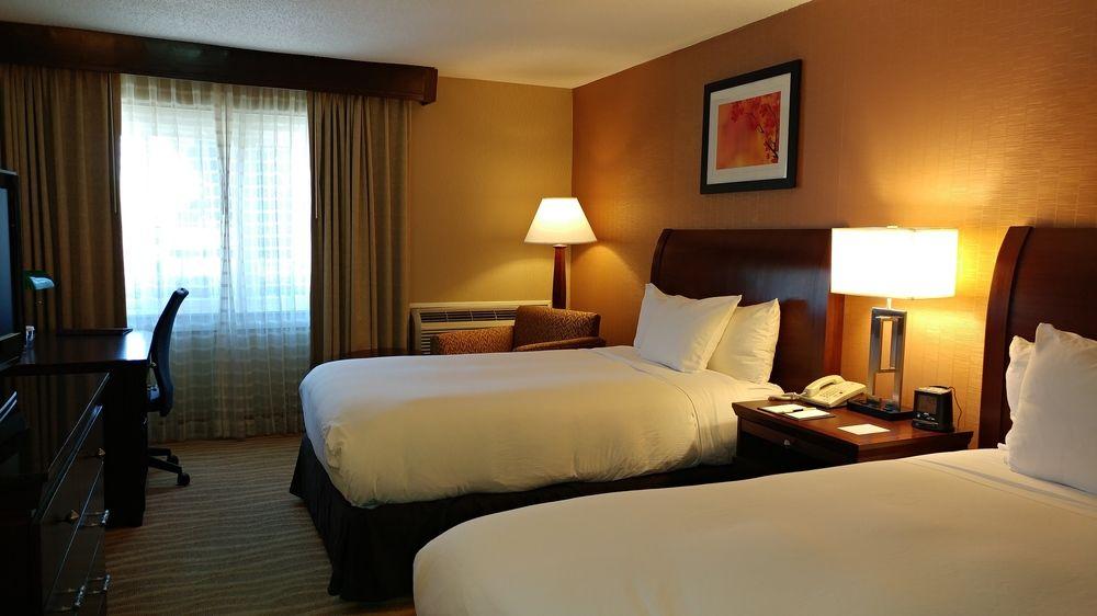 Delta Hotels By Marriott Burlington Esterno foto