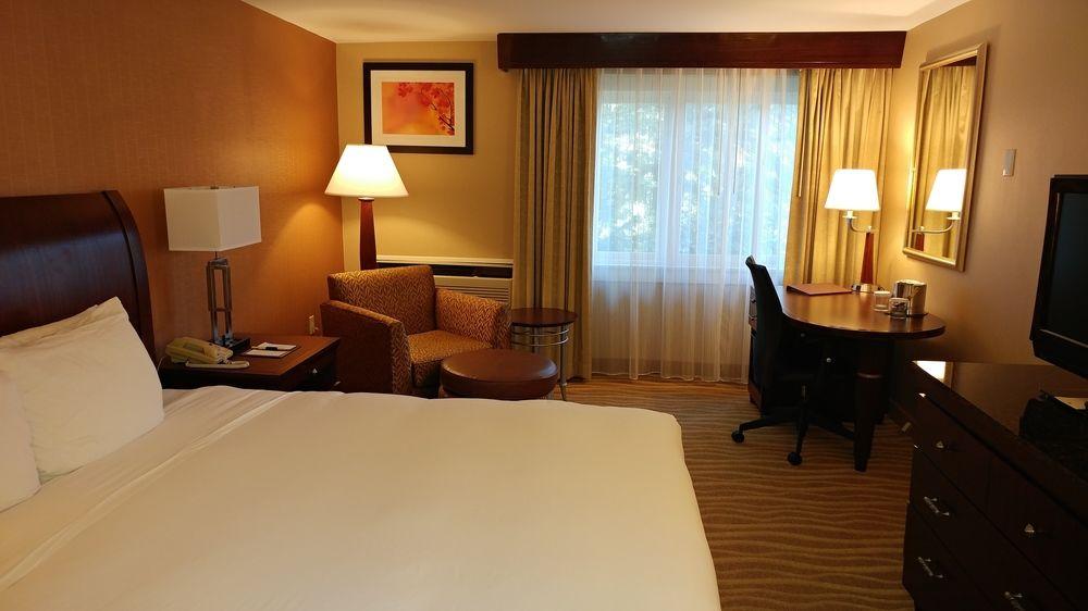 Delta Hotels By Marriott Burlington Esterno foto