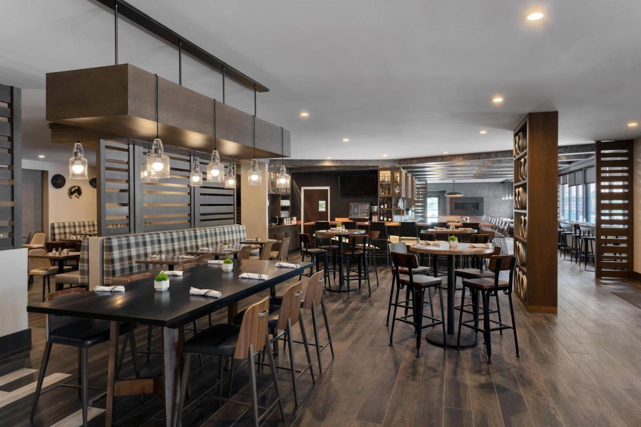Delta Hotels By Marriott Burlington Esterno foto