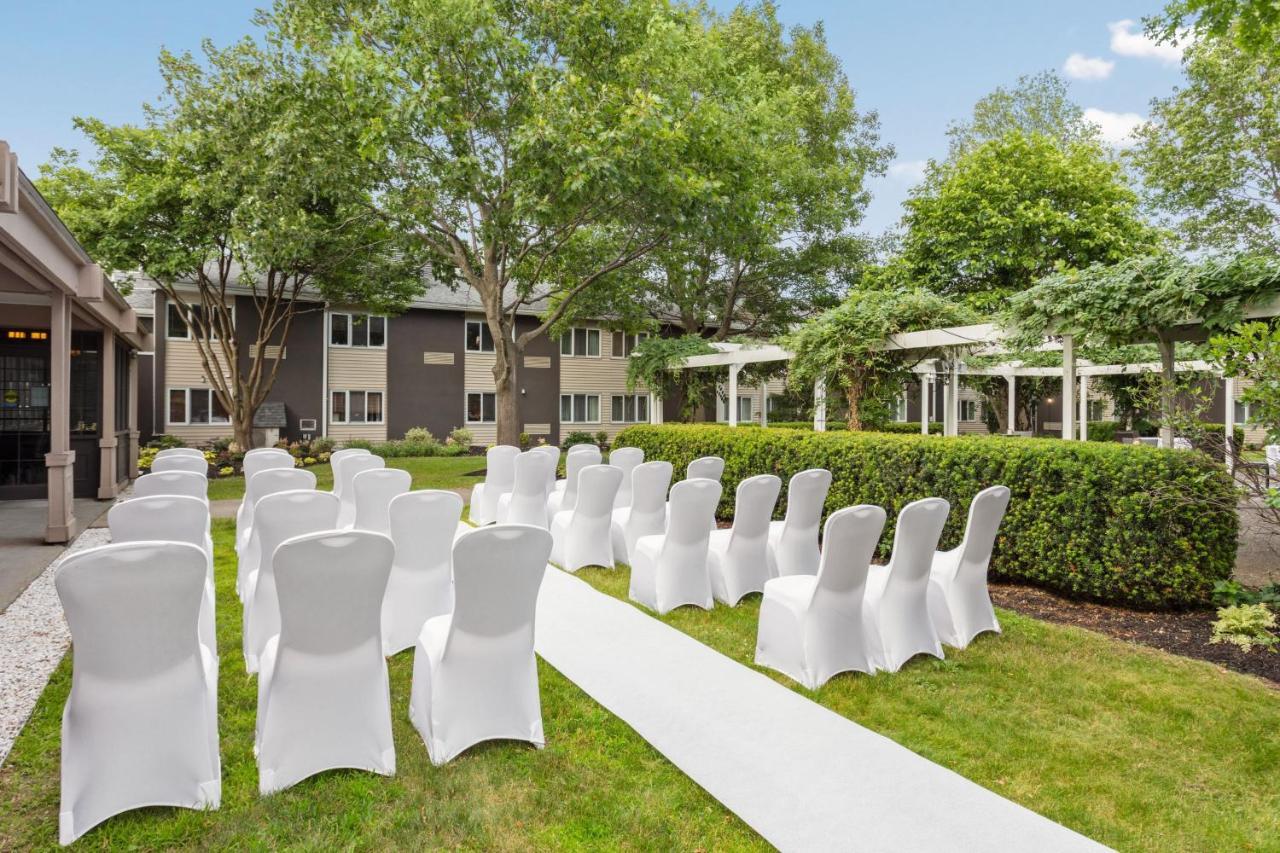 Delta Hotels By Marriott Burlington Esterno foto
