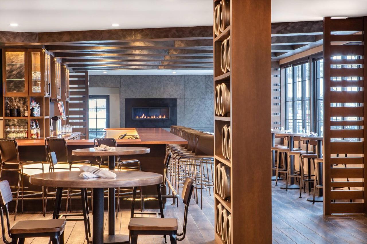 Delta Hotels By Marriott Burlington Esterno foto