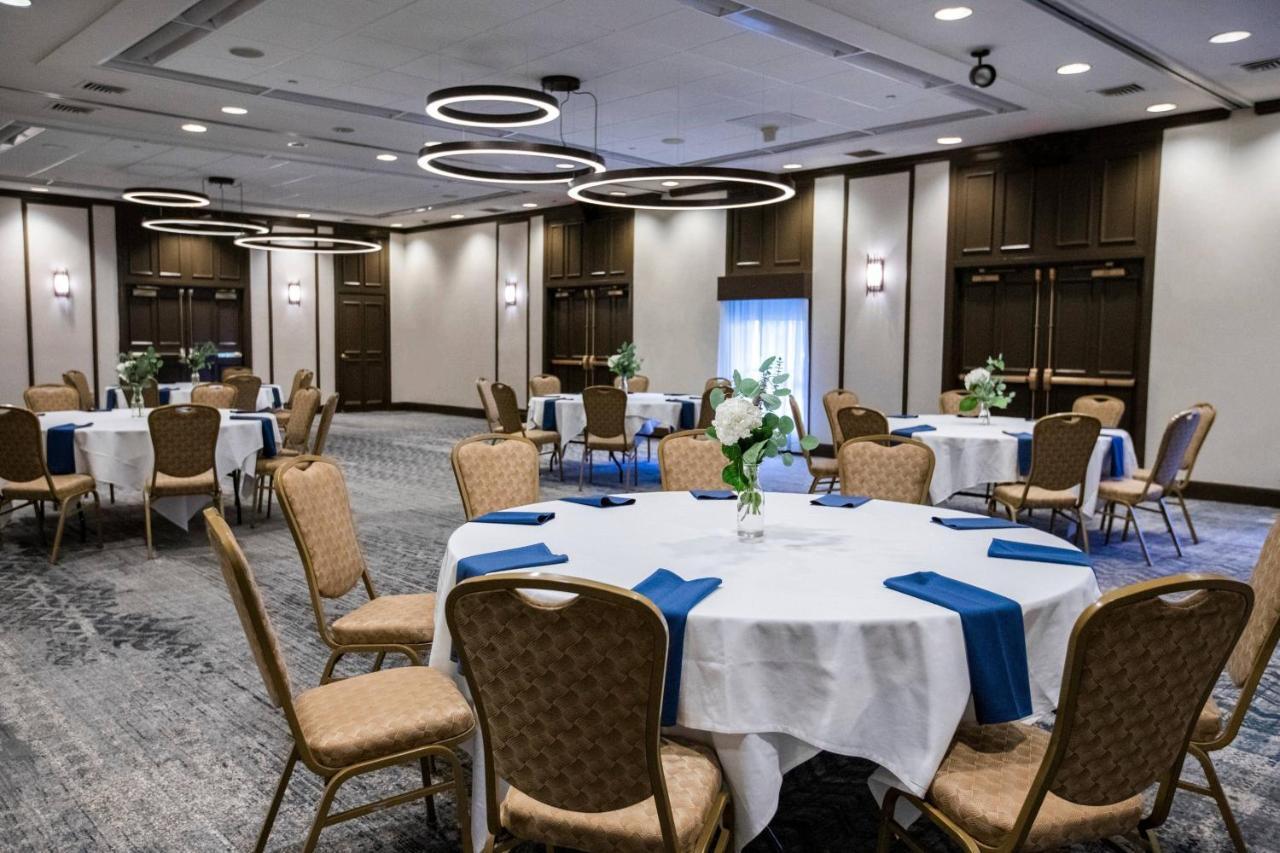 Delta Hotels By Marriott Burlington Esterno foto