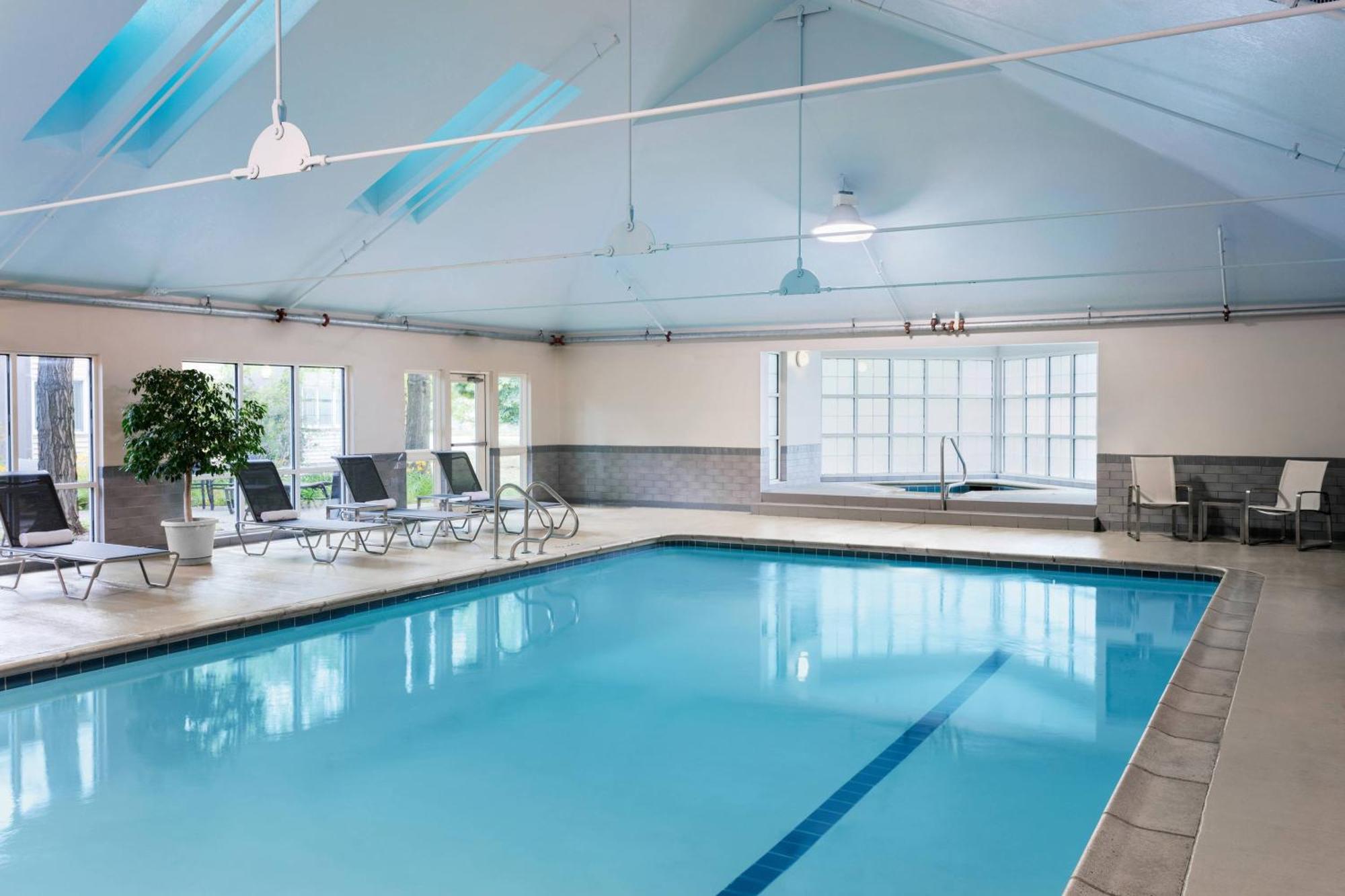Delta Hotels By Marriott Burlington Esterno foto