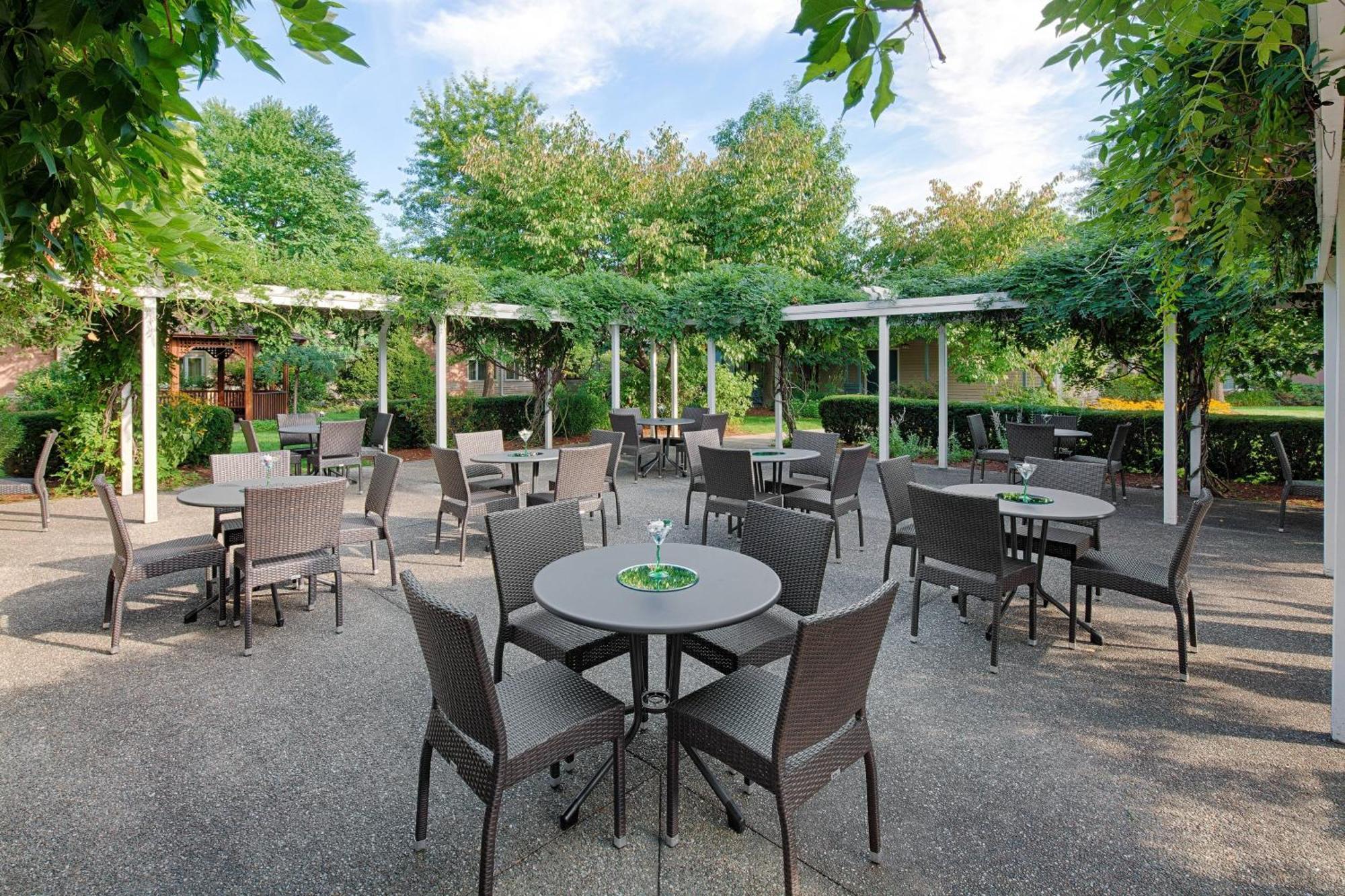 Delta Hotels By Marriott Burlington Esterno foto