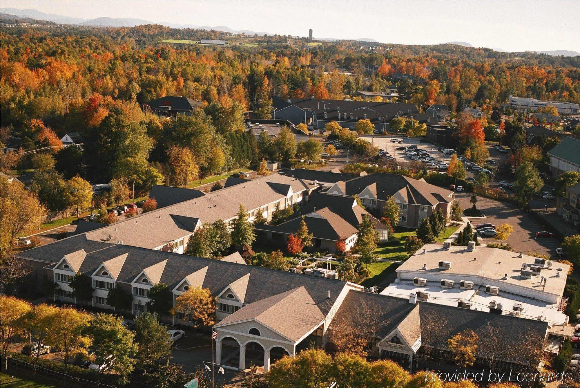 Delta Hotels By Marriott Burlington Esterno foto
