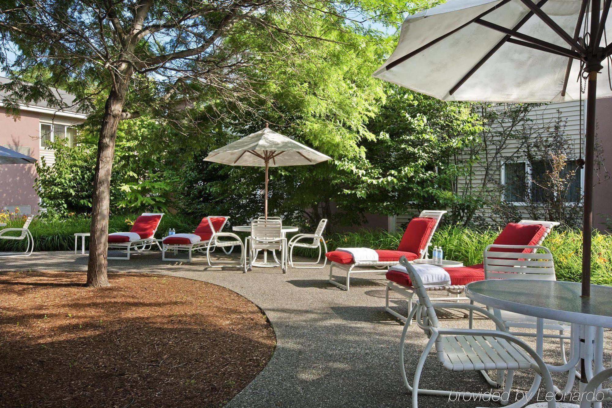 Delta Hotels By Marriott Burlington Esterno foto